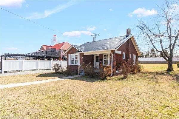 $1,295 | 205 West Hunter Street, Madison, NC 27025