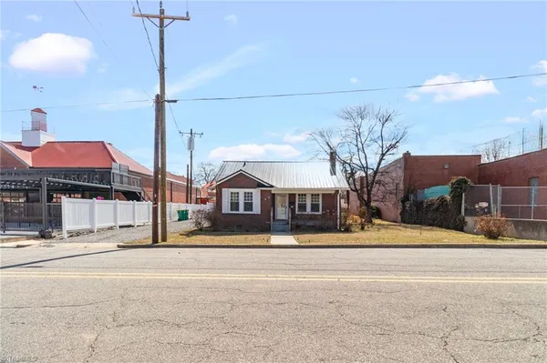 $1,295 | 205 West Hunter Street, Madison, NC 27025