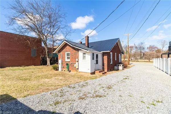 $1,295 | 205 West Hunter Street, Madison, NC 27025