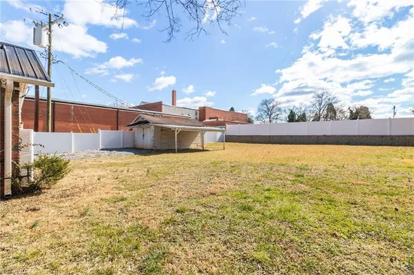 $1,295 | 205 West Hunter Street, Madison, NC 27025