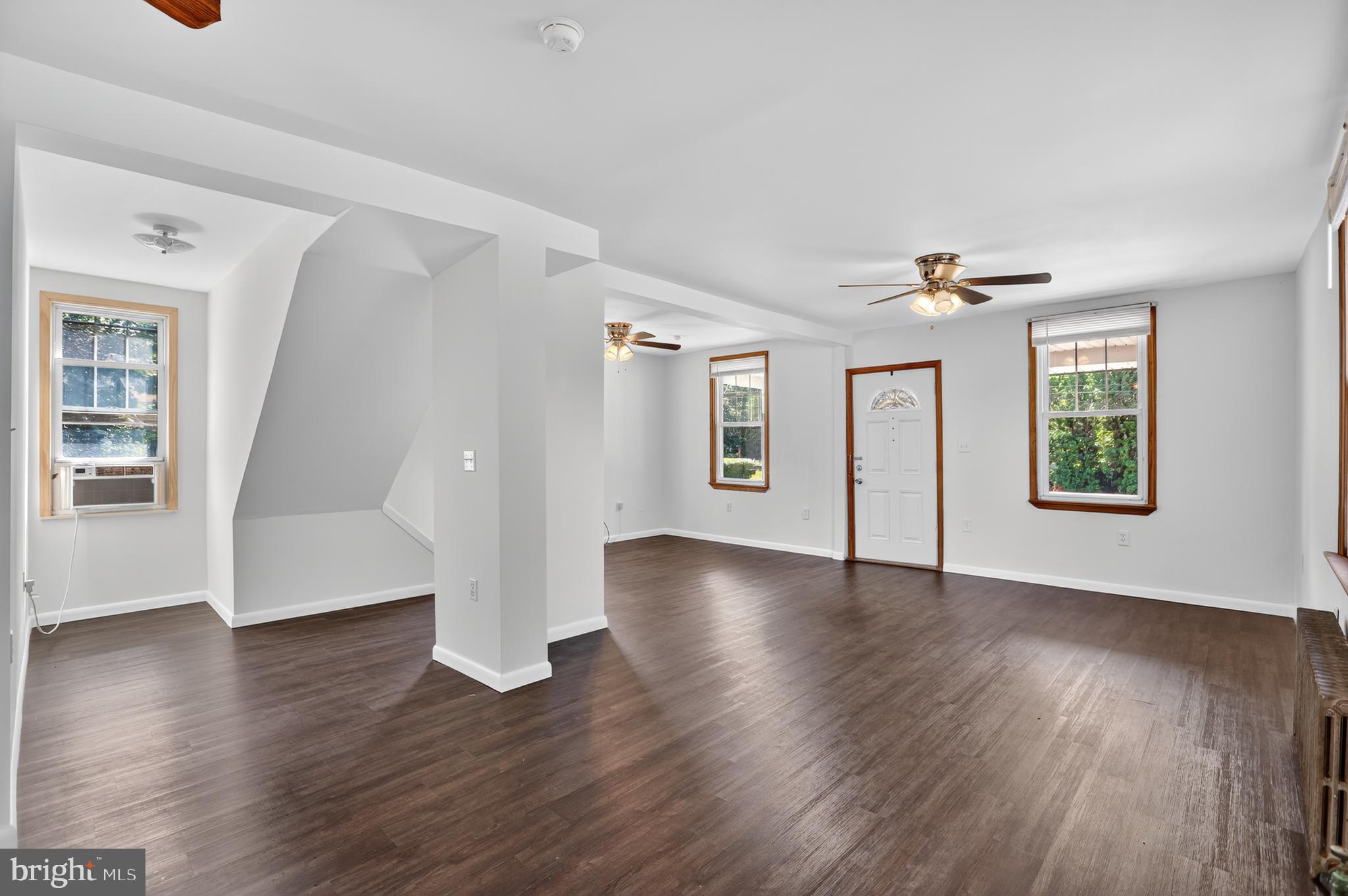 1079 Riverside Drive Pottstown, PA 19465 - Photo 11 of 37 Living room