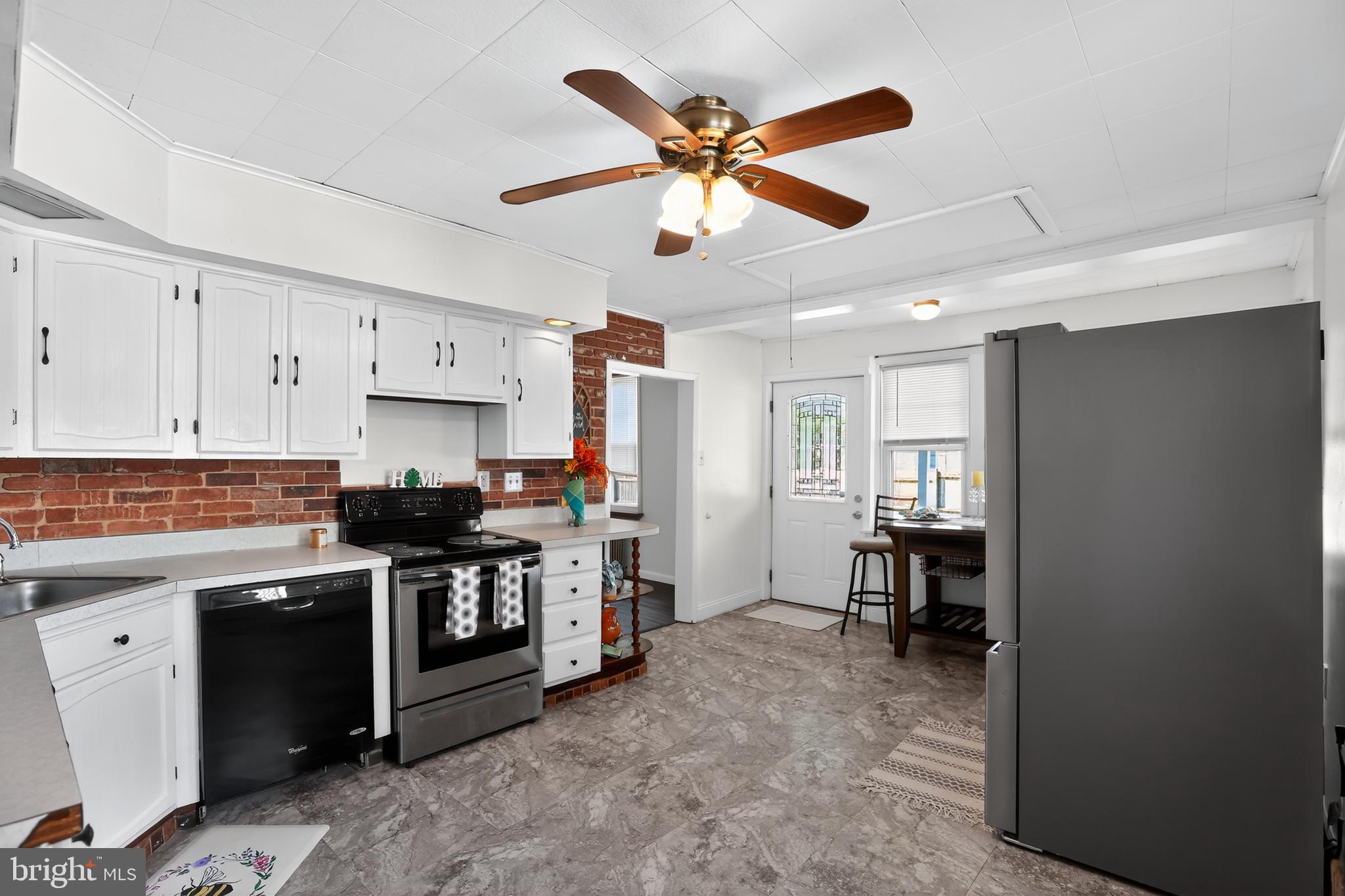 1079 Riverside Drive Pottstown, PA 19465 - Photo 16 of 37 Side view of kitchen