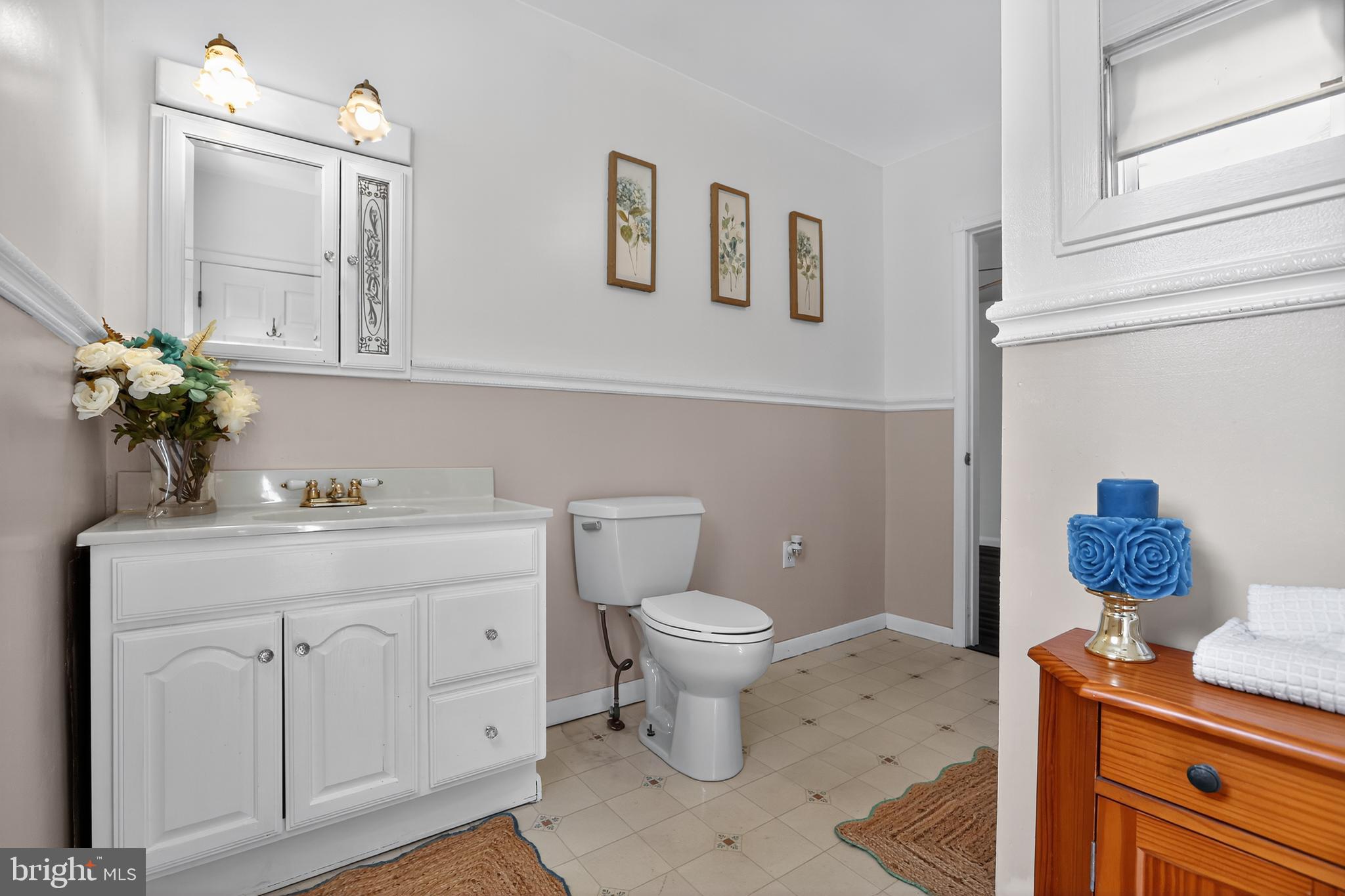 1079 Riverside Drive Pottstown, PA 19465 - Photo 18 of 37 Main Floor Full Bathroom