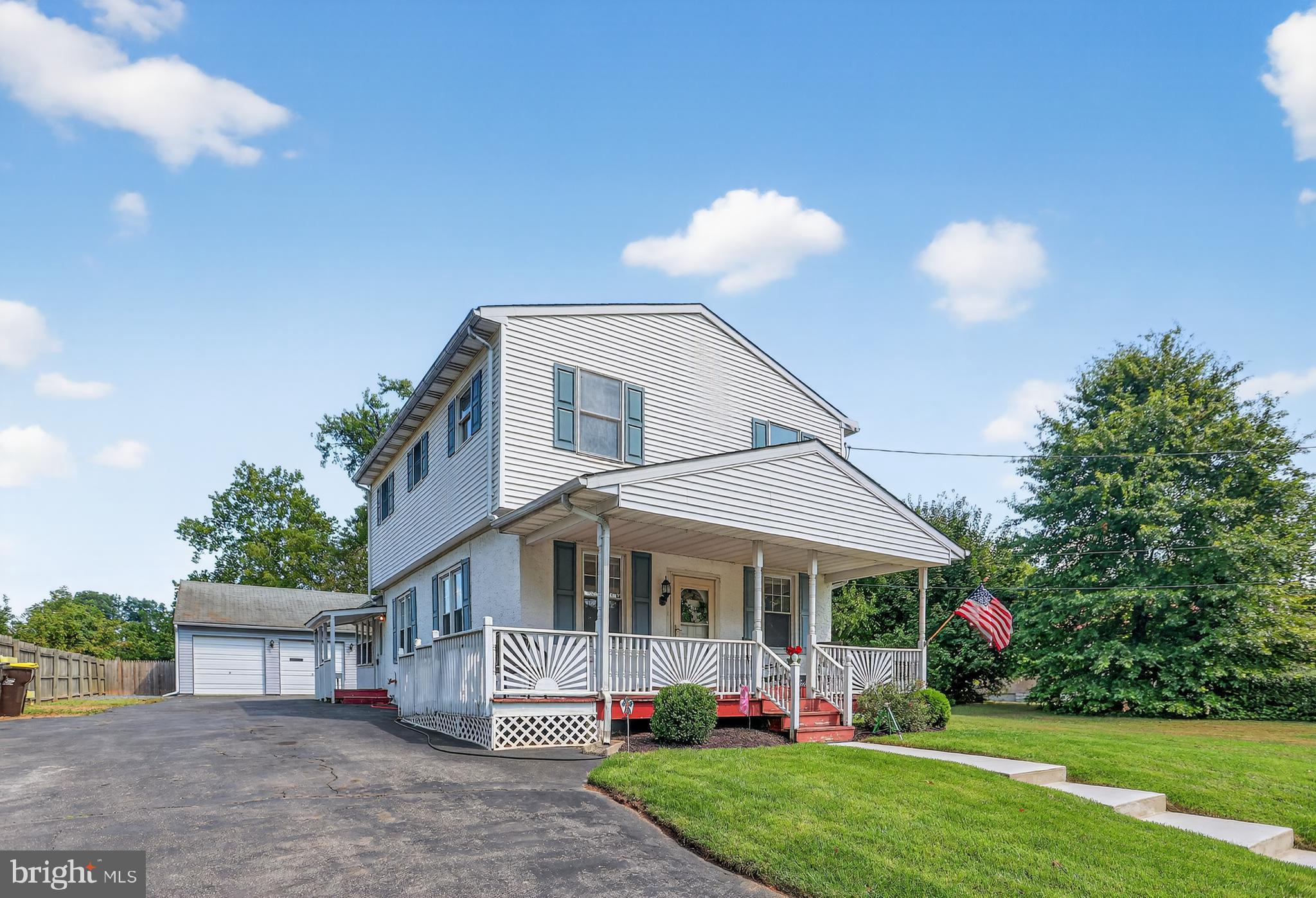 1079 Riverside Drive Pottstown, PA 19465 - Photo 2 of 37 Driveway View