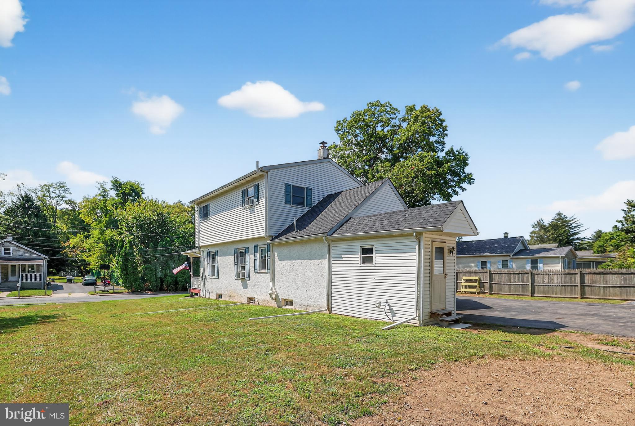 1079 Riverside Drive Pottstown, PA 19465 - Photo 6 of 37 Side yard view
