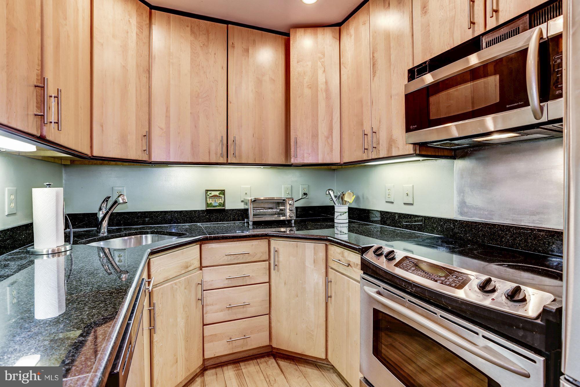 545 East Braddock Road, Unit 702 Alexandria, VA 22314 - Photo 8 of 27 Kitchen