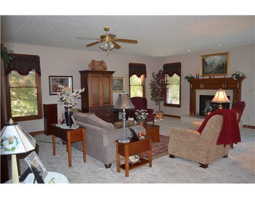 780 Timberview Avenue Springfield, OH 45502 - Photo 2 of 25