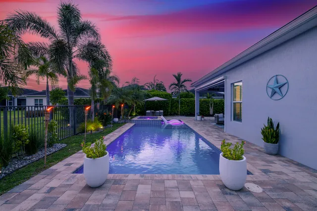 a view of entryway with livingroom and furniture