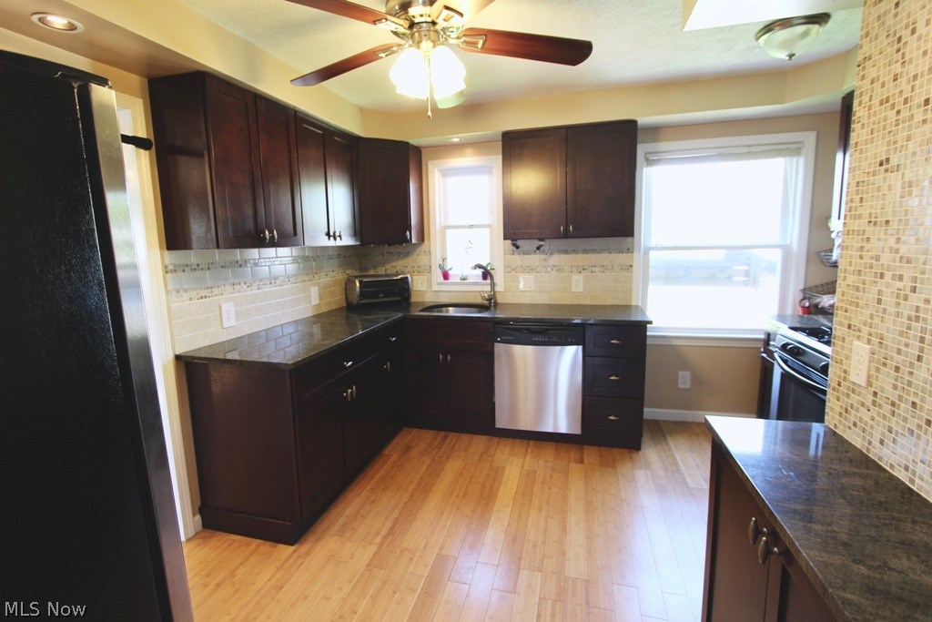 4855 Farnhurst Road Cleveland, OH 44124 - Photo 6 of 28