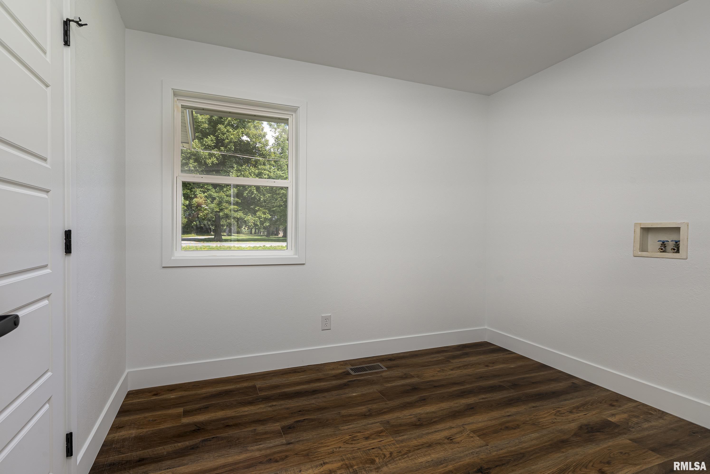 15143 Christmas Tree Road Johnston City, IL 62951 - Photo 18 of 32