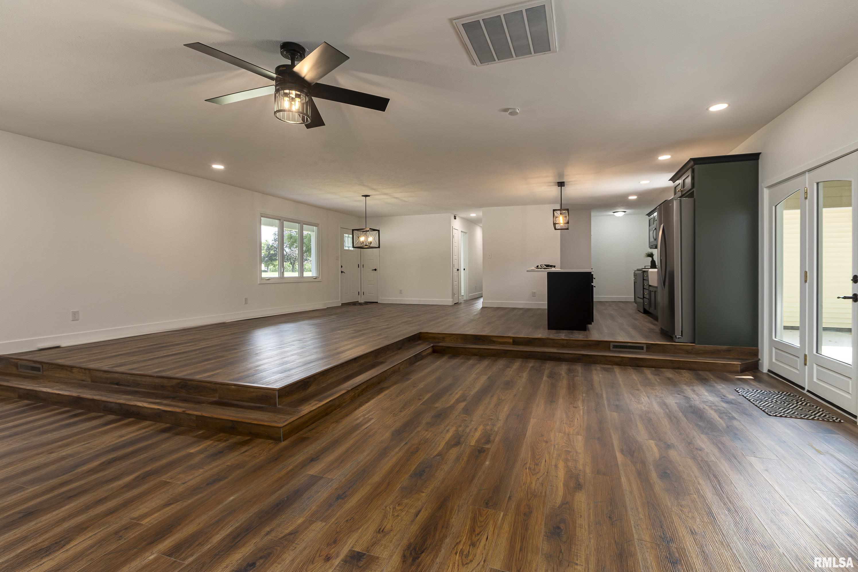 15143 Christmas Tree Road Johnston City, IL 62951 - Photo 8 of 32