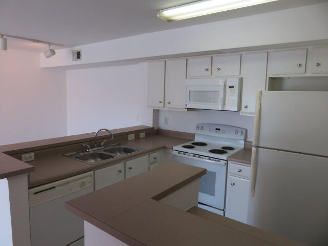 181 Southwest Palm Drive, Unit 206 Port St. Lucie, FL 34986 - Photo 7 of 22 Kitchen 2
