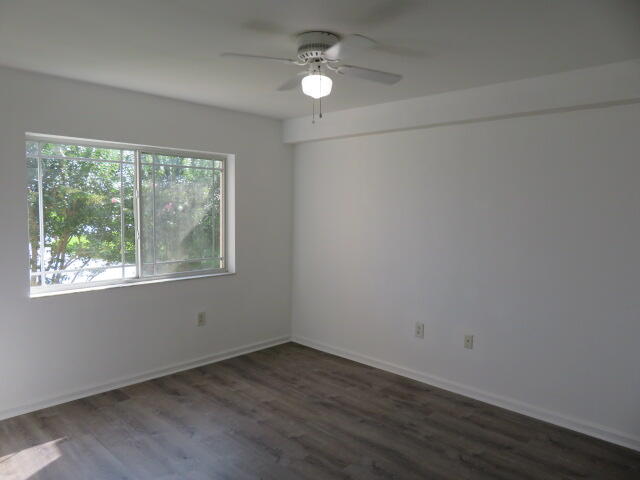 181 Southwest Palm Drive, Unit 206 Port St. Lucie, FL 34986 - Photo 8 of 22 Master bedroom