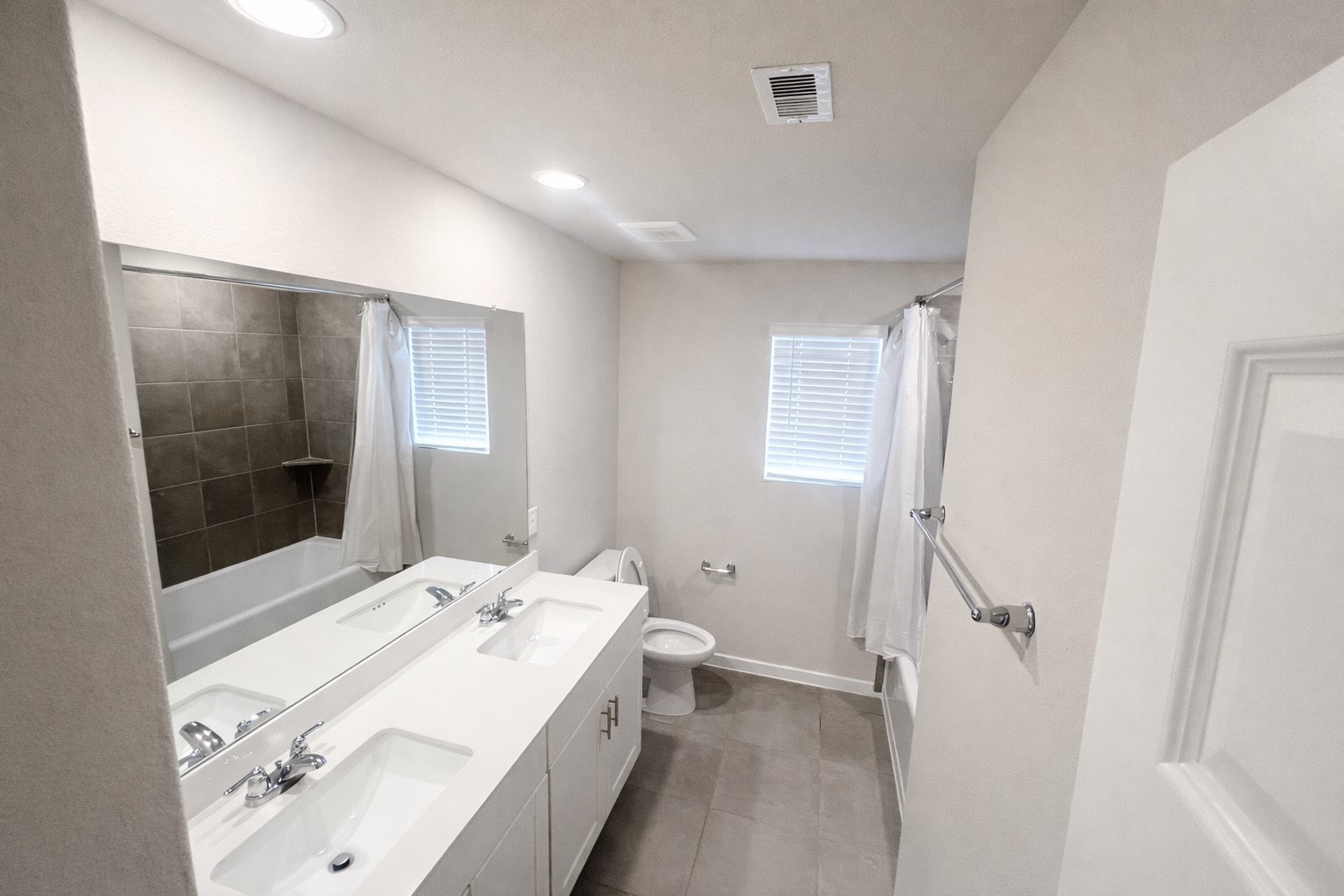 5715 Madden Lane Houston, TX 77048 - Photo 15 of 16 a bathroom with a tub sink and mirror