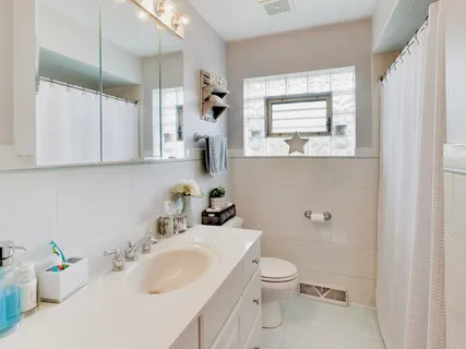 $575,000 | 8547 West St Joseph Avenue, Chicago, IL 60656
