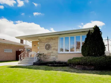 $575,000 | 8547 West St Joseph Avenue, Chicago, IL 60656