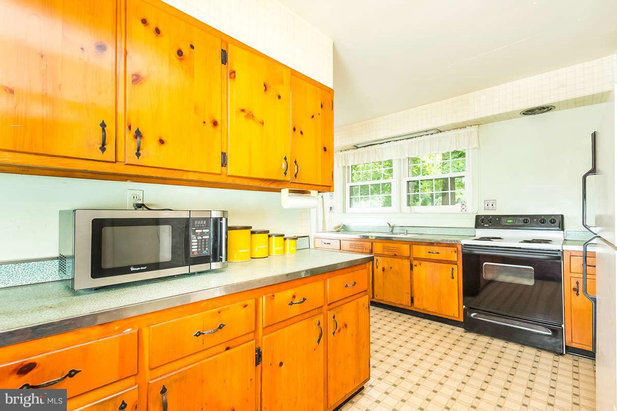 4013 Buckingham Road Pikesville, MD 21207 - Photo 12 of 29 Kitchen