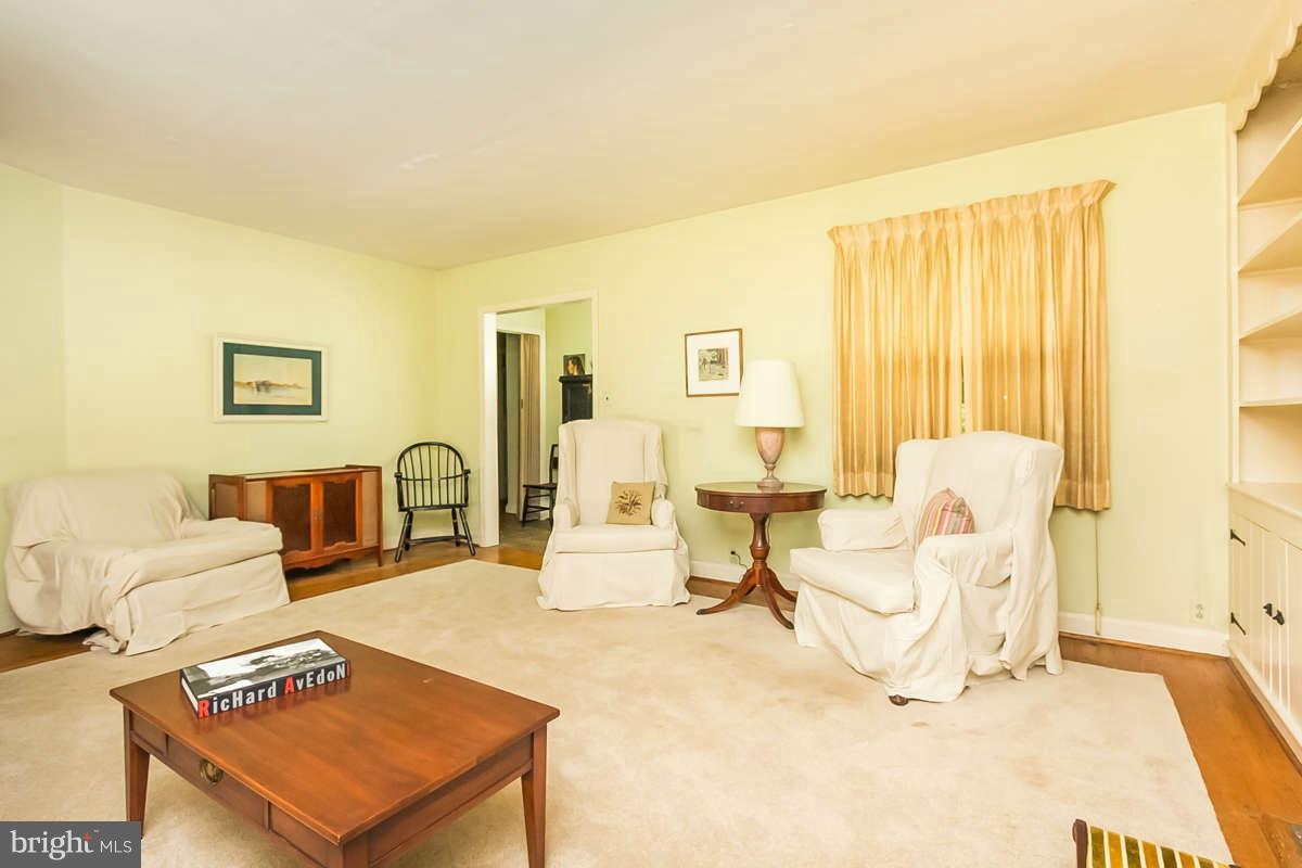 4013 Buckingham Road Pikesville, MD 21207 - Photo 3 of 29 Living Room
