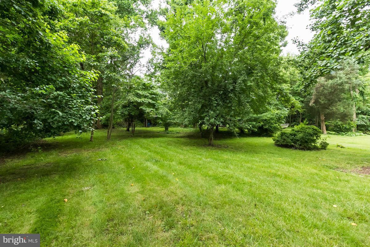 4013 Buckingham Road Pikesville, MD 21207 - Photo 27 of 29 Large backyard