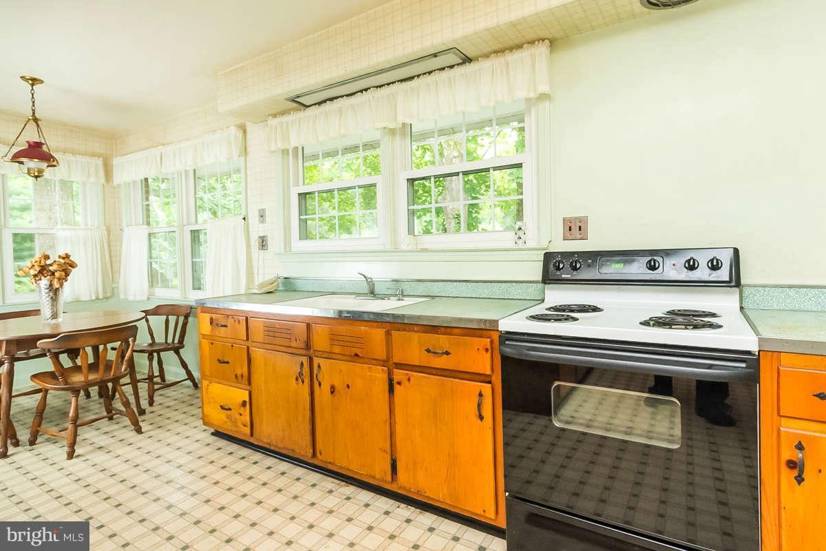 4013 Buckingham Road Pikesville, MD 21207 - Photo 9 of 29 Kitchen