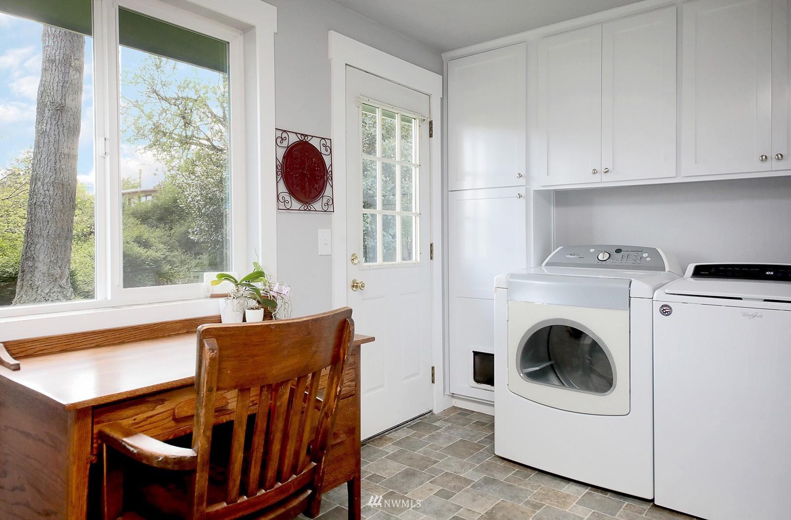 1294 Bonnie View Acres Road Oak Harbor, WA 98277 - Photo 15 of 39 a living room with furniture and a large window