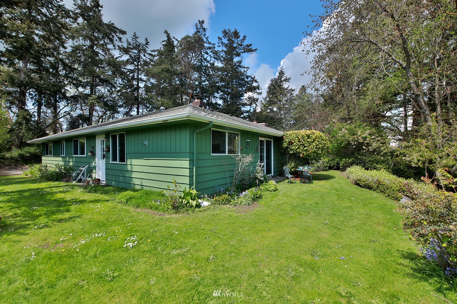 1294 Bonnie View Acres Road Oak Harbor, WA 98277 - Photo 16 of 39 a backyard of a house with plants and large tree