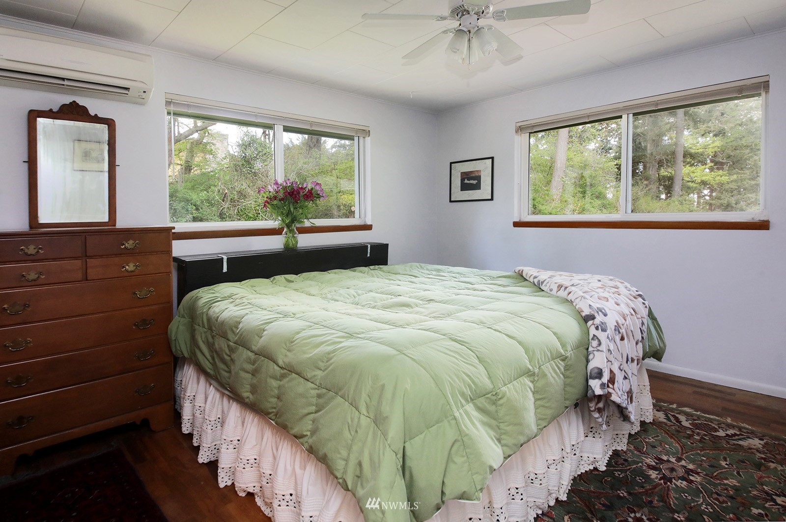 1294 Bonnie View Acres Road Oak Harbor, WA 98277 - Photo 19 of 39 a bedroom with a bed and window