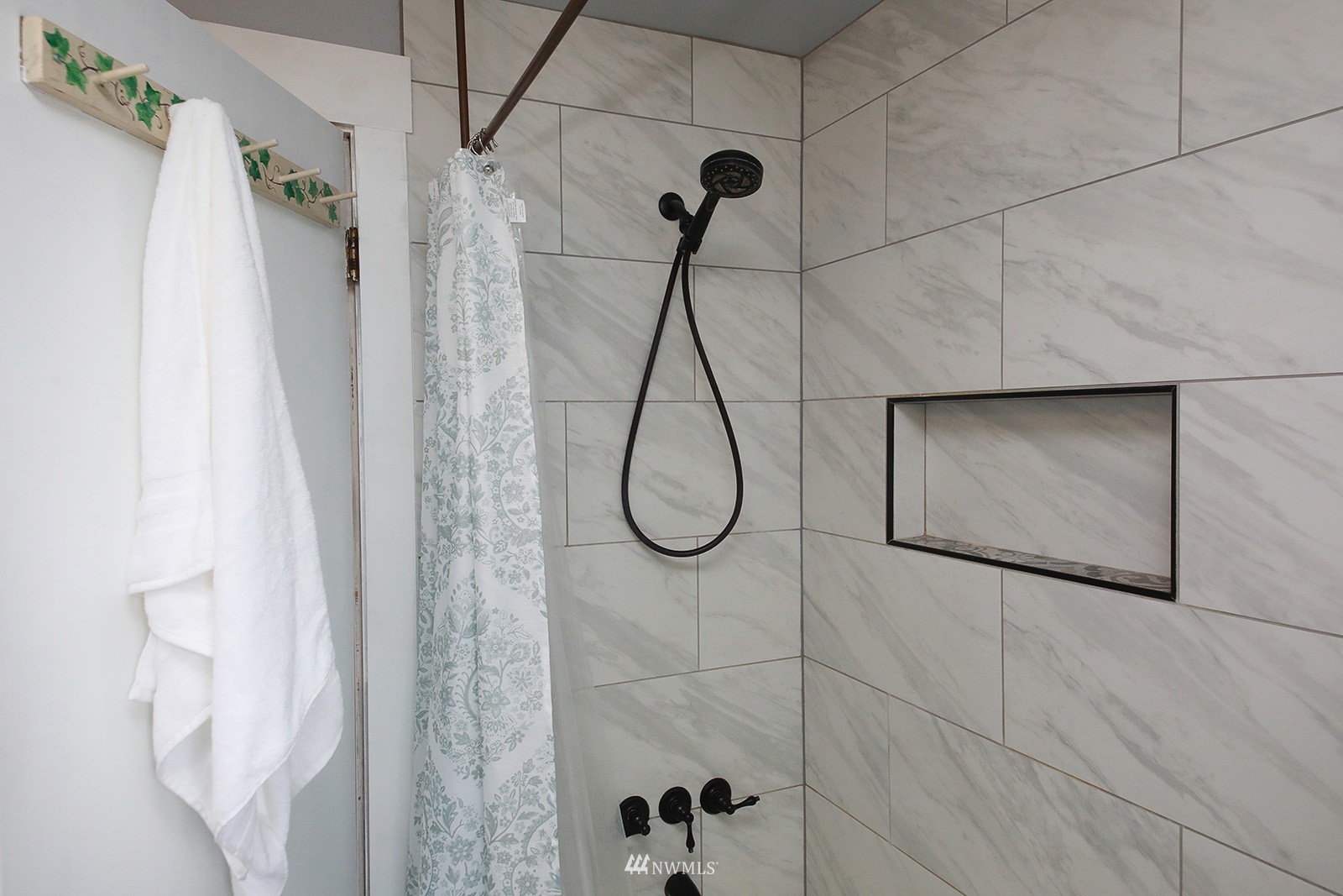 1294 Bonnie View Acres Road Oak Harbor, WA 98277 - Photo 21 of 39 a bathroom with a shower