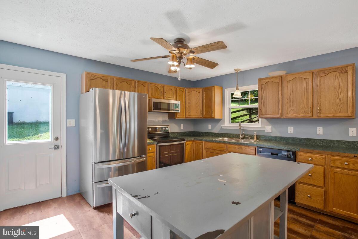 648 Santa Fe Trail Lusby, MD 20657 - Photo 15 of 37 Kitchen