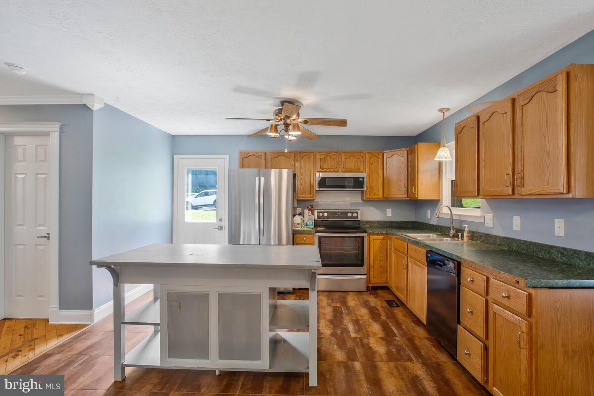 648 Santa Fe Trail Lusby, MD 20657 - Photo 16 of 37 SS Appliances
