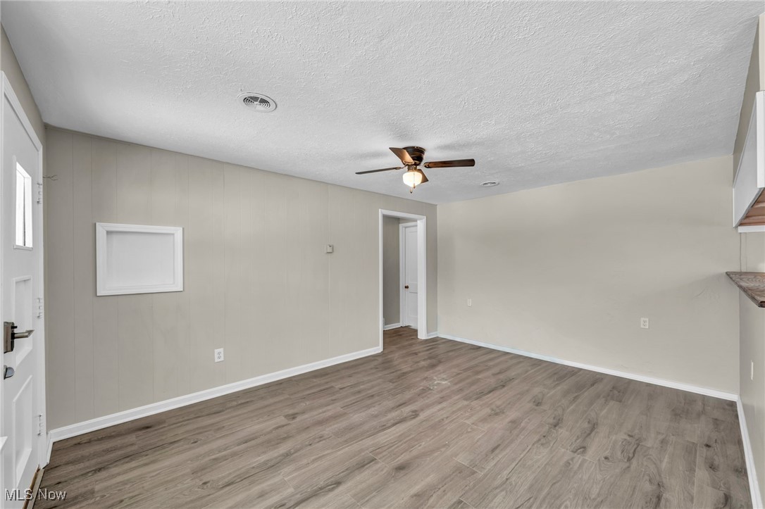 8564 Cedar Road Chesterland, OH 44026 - Photo 6 of 43