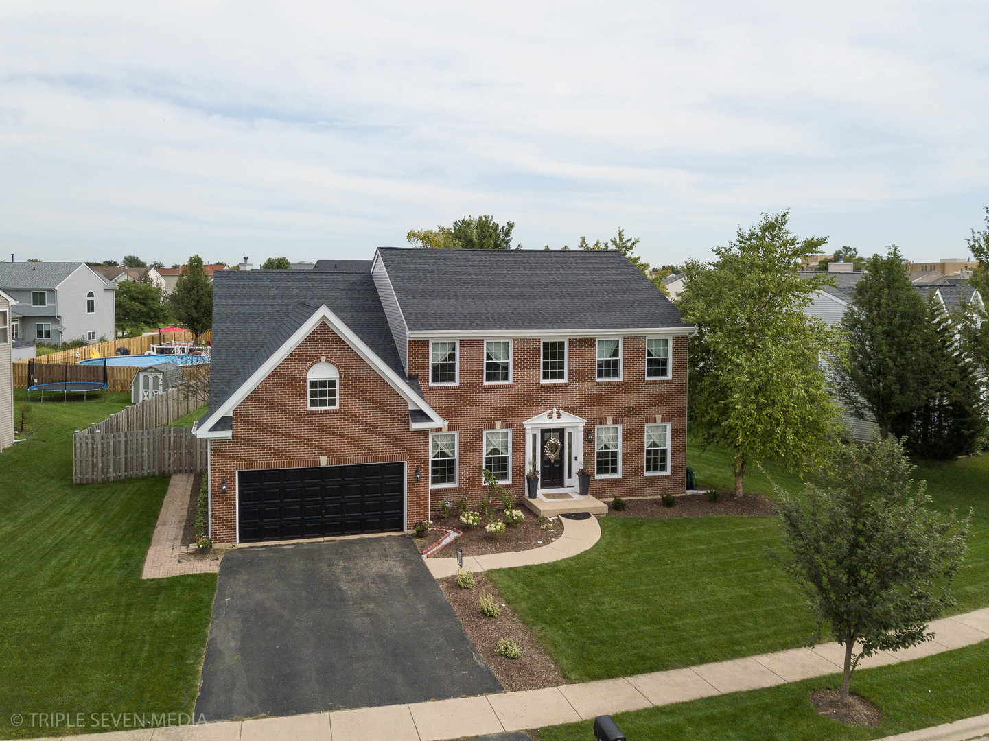 426 Raintree Drive Oswego, IL 60543 - Photo 2 of 48