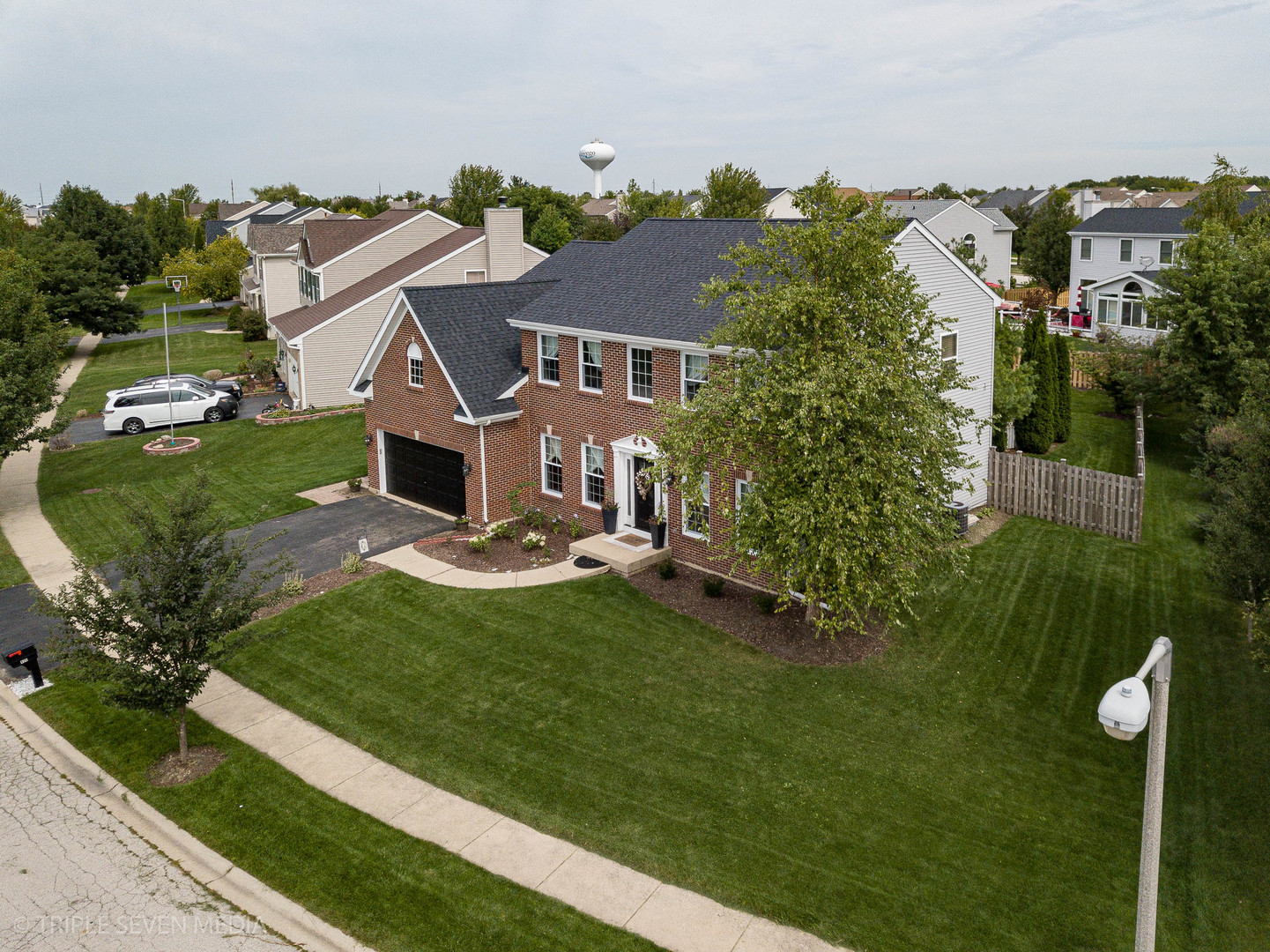 426 Raintree Drive Oswego, IL 60543 - Photo 3 of 48