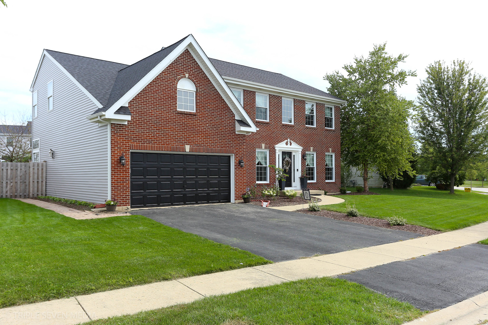 426 Raintree Drive Oswego, IL 60543 - Photo 4 of 48
