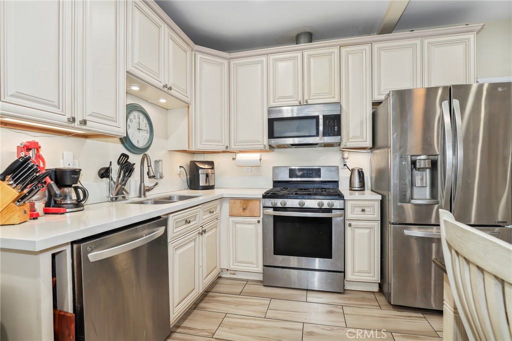 1602 Locust Avenue Long Beach, CA 90813 - Photo 12 of 37