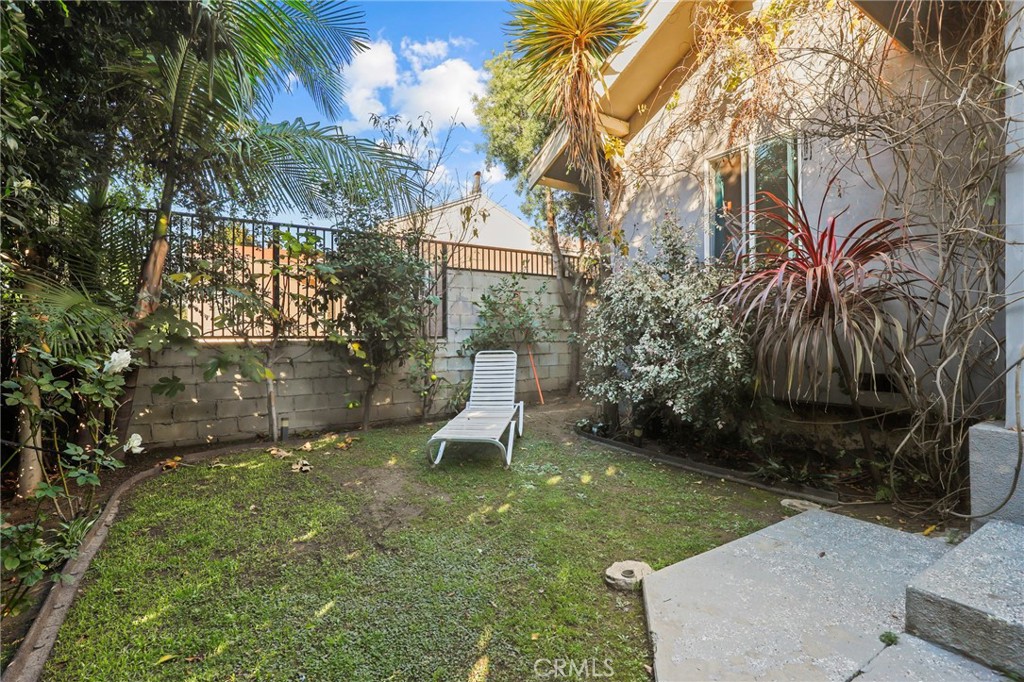 1602 Locust Avenue Long Beach, CA 90813 - Photo 2 of 37