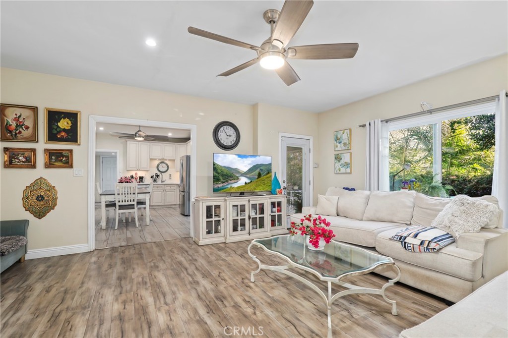 1602 Locust Avenue Long Beach, CA 90813 - Photo 5 of 37