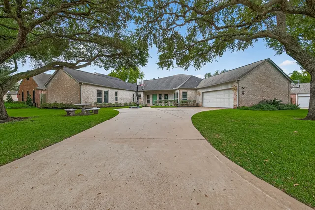 $559,000 | 57 Crestwood Circle, Sugar Land, TX 77478