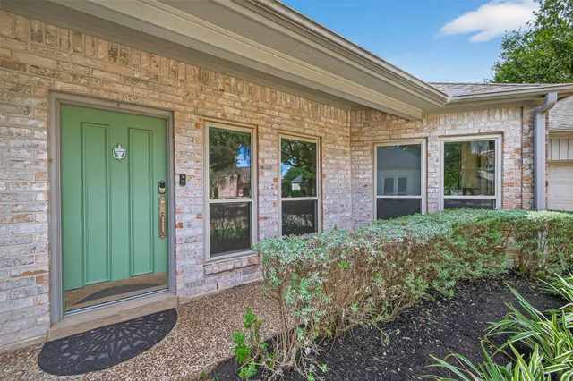 $559,000 | 57 Crestwood Circle, Sugar Land, TX 77478