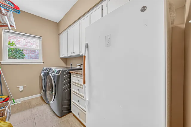 $559,000 | 57 Crestwood Circle, Sugar Land, TX 77478