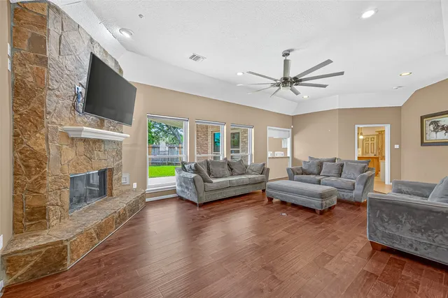 $559,000 | 57 Crestwood Circle, Sugar Land, TX 77478