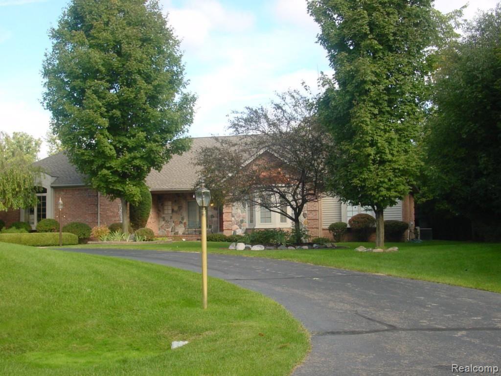 34572 Quaker Valley Road Farmington, MI 48331 - Photo 1 of 15 DSC00002a.jpg