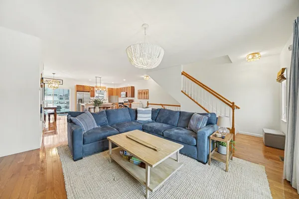 $669,000 | 217 West Merchant Street, New Buffalo, MI 49117