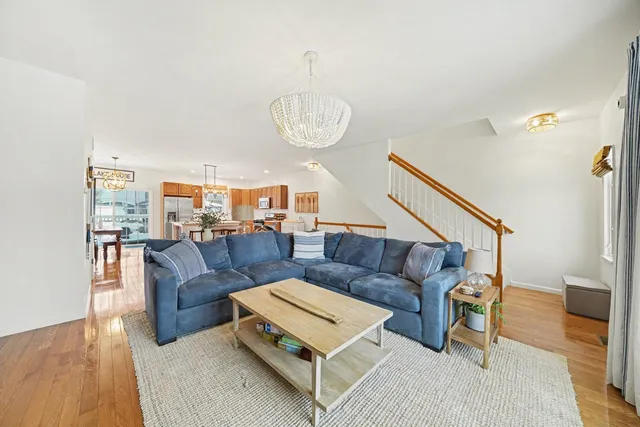 $669,000 | 217 West Merchant Street, New Buffalo, MI 49117