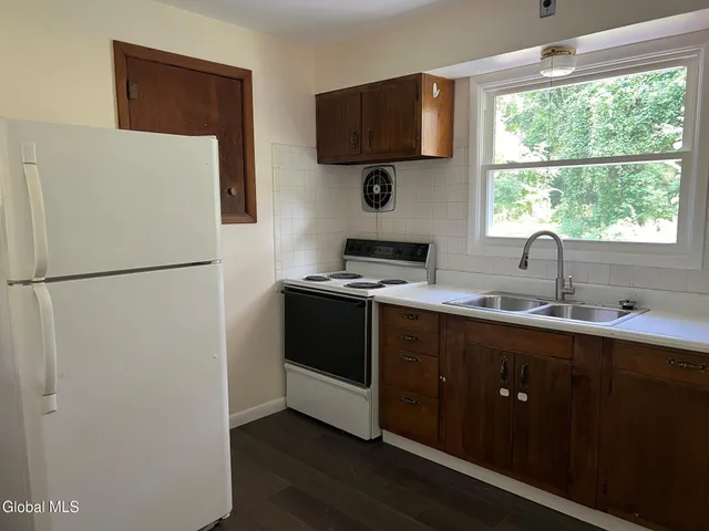 $1,650 | 8 Zelenke Drive, North Greenbush, NY 12198