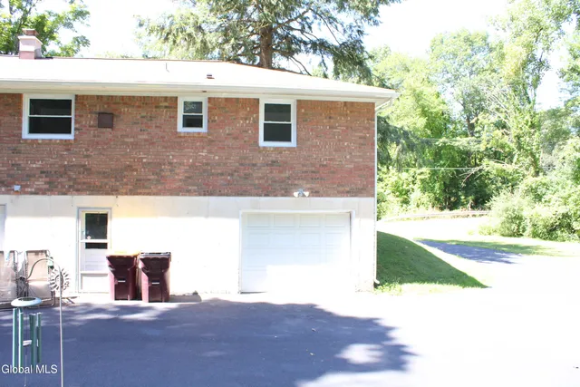 $1,650 | 8 Zelenke Drive, North Greenbush, NY 12198