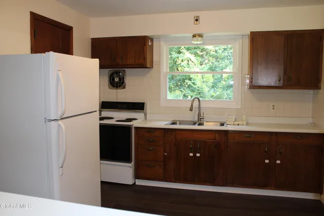 $1,650 | 8 Zelenke Drive, North Greenbush, NY 12198