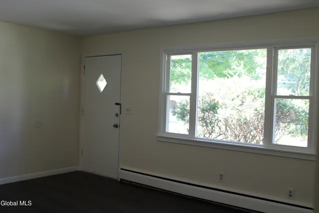 $1,650 | 8 Zelenke Drive, North Greenbush, NY 12198