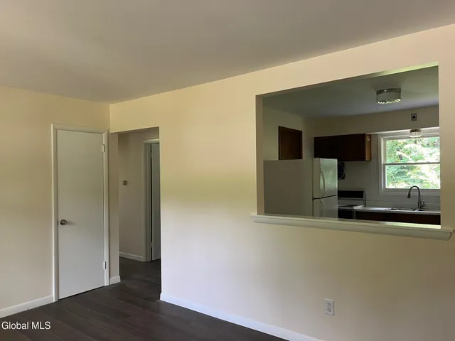 $1,650 | 8 Zelenke Drive, North Greenbush, NY 12198