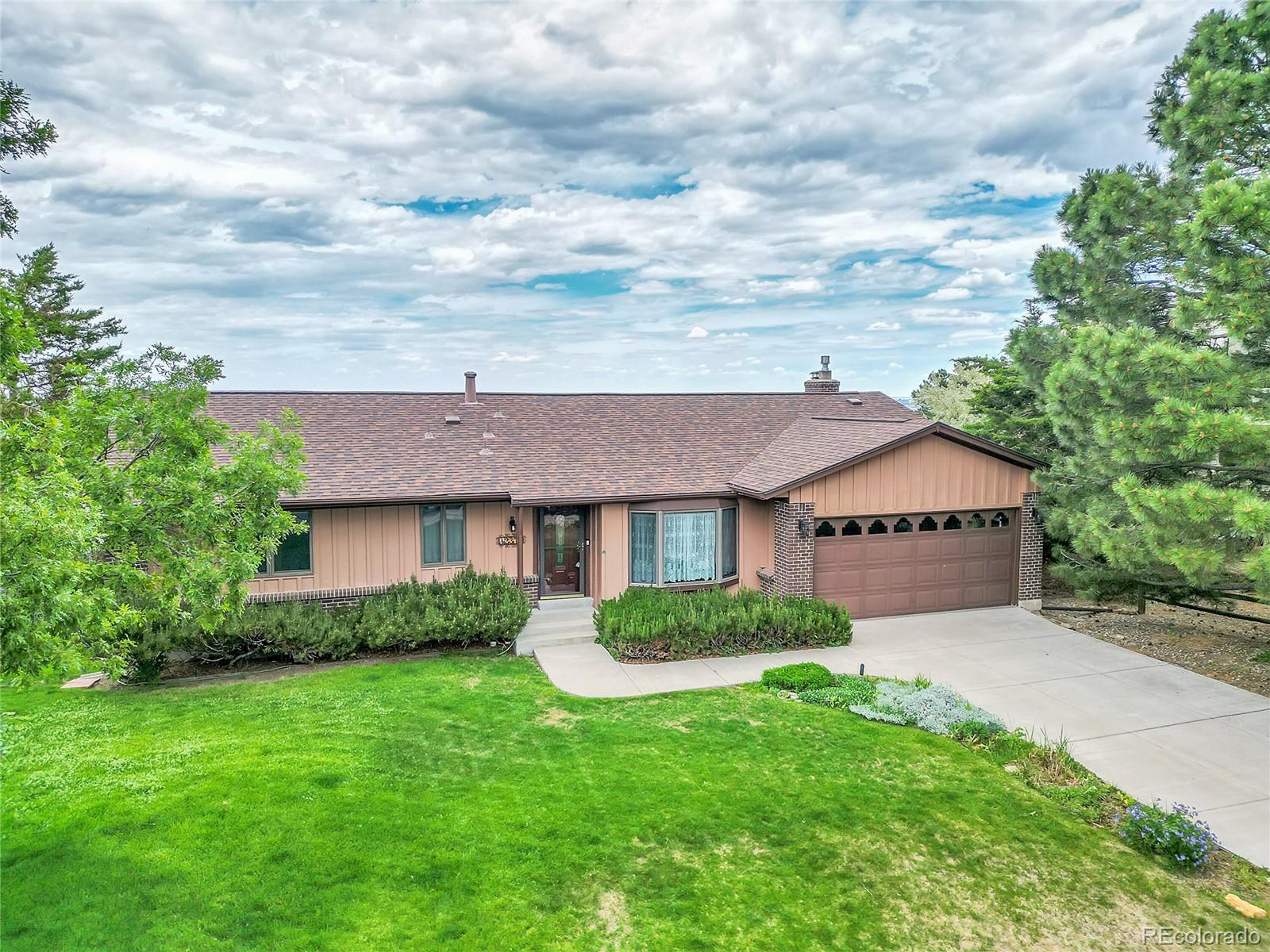 12377 West Louisiana Avenue Lakewood, CO 80228 - Photo 43 of 50 a front view of a house with a garden